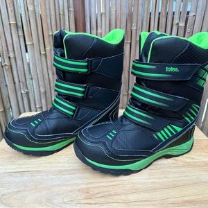 Kids Totes Waterproof Boots Boys Girls Size 5 Black & Green. Like New